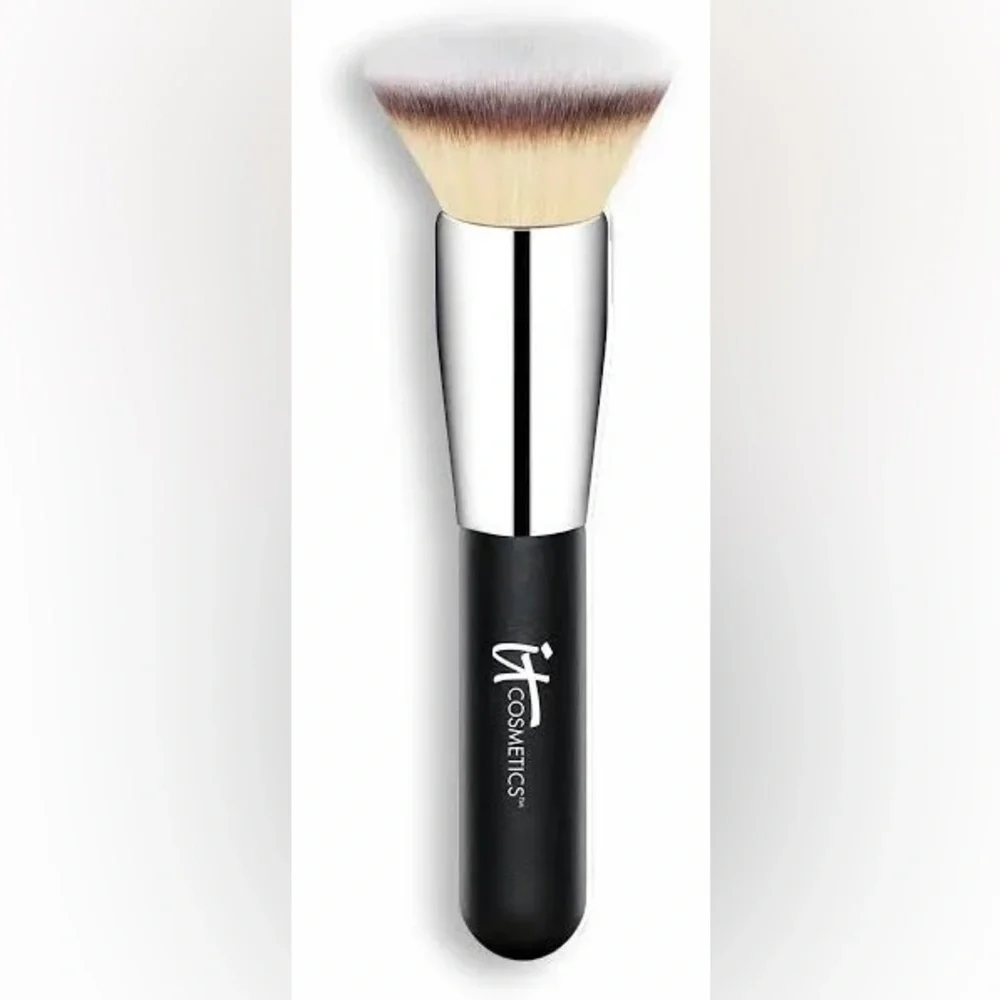 ✨ IT Cosmetics Heavenly Luxe™ Solid Serum Foundation Brush No. 29 ✨